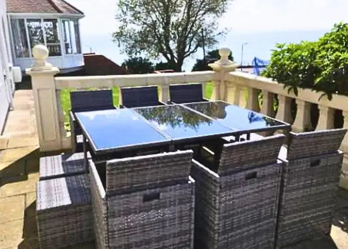 3Br Shorefield Cottage With Parking, Terrace, Sea View! Nr The Beach & Cliffs Pavillion By Luxiety Stays Serviced Accommodation