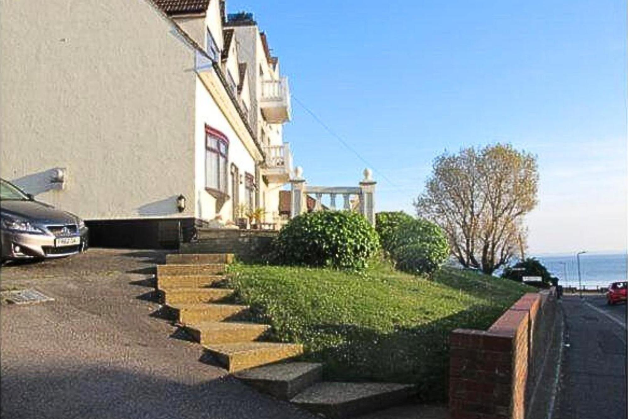 Holiday home 3br Shorefield With Parking, Terrace, Sea View! Nr The & Cliffs Pavillion By Luxiety Serviced Southend-on-Sea