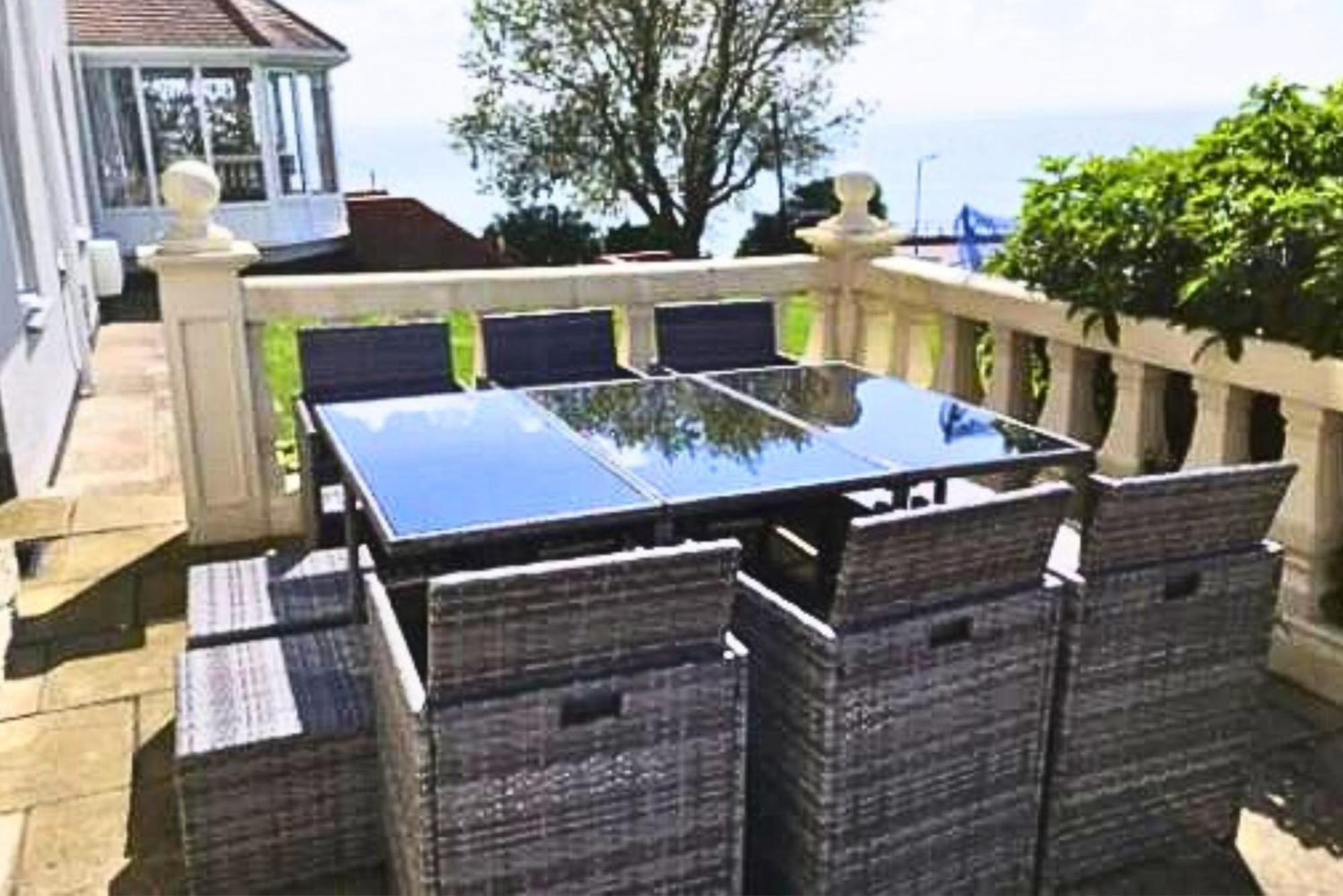 3br Shorefield With Parking, Terrace, Sea View! Nr The & Cliffs Pavillion By Luxiety Serviced Southend-on-Sea