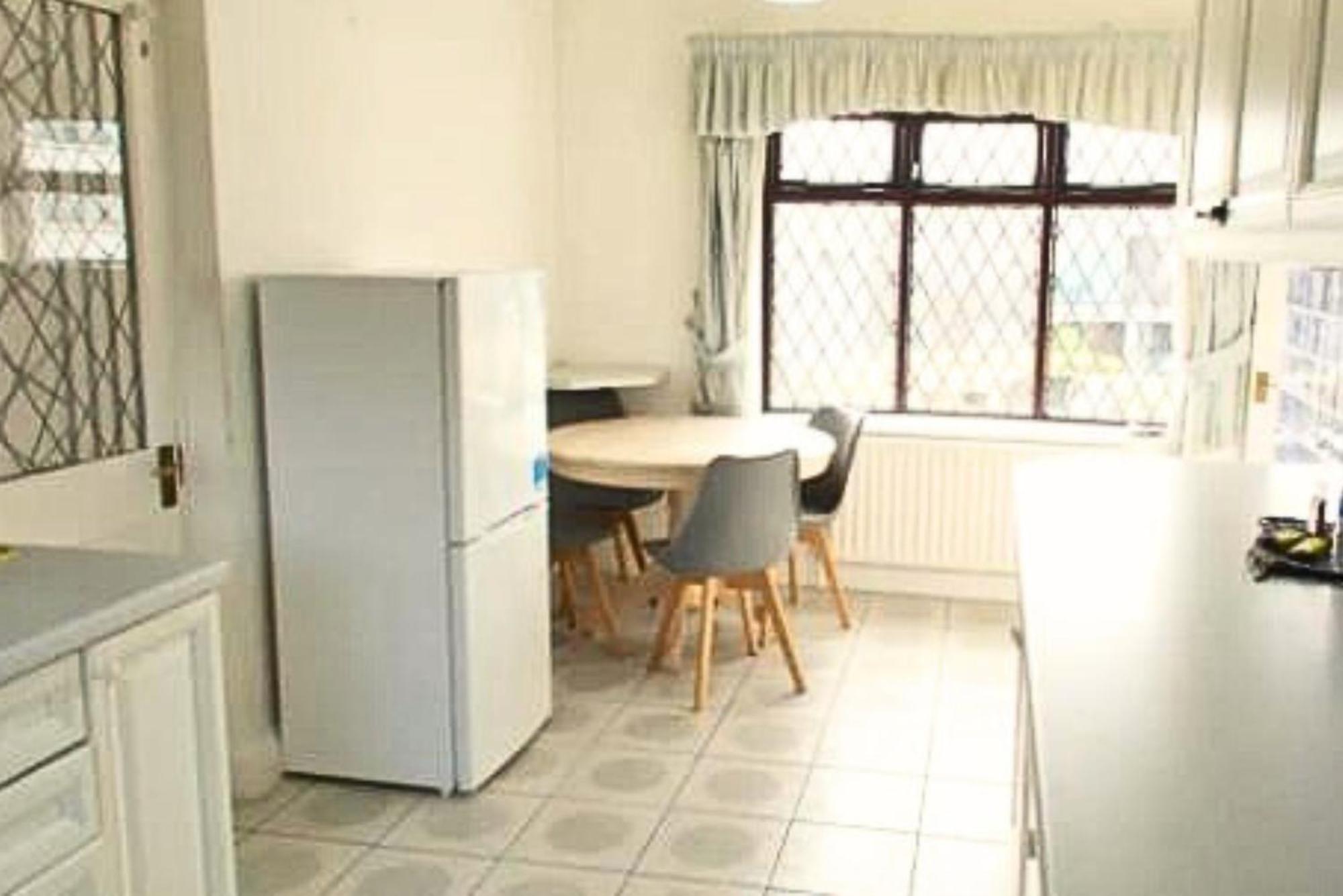 3br Shorefield With Parking, Terrace, Sea View! Nr The & Cliffs Pavillion By Luxiety Serviced