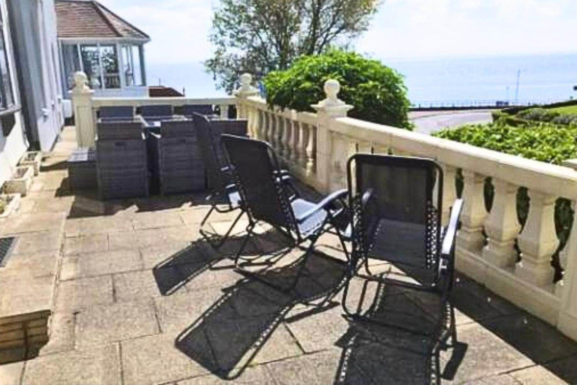 Holiday home 3br Shorefield With Parking, Terrace, Sea View! Nr The & Cliffs Pavillion By Luxiety Serviced