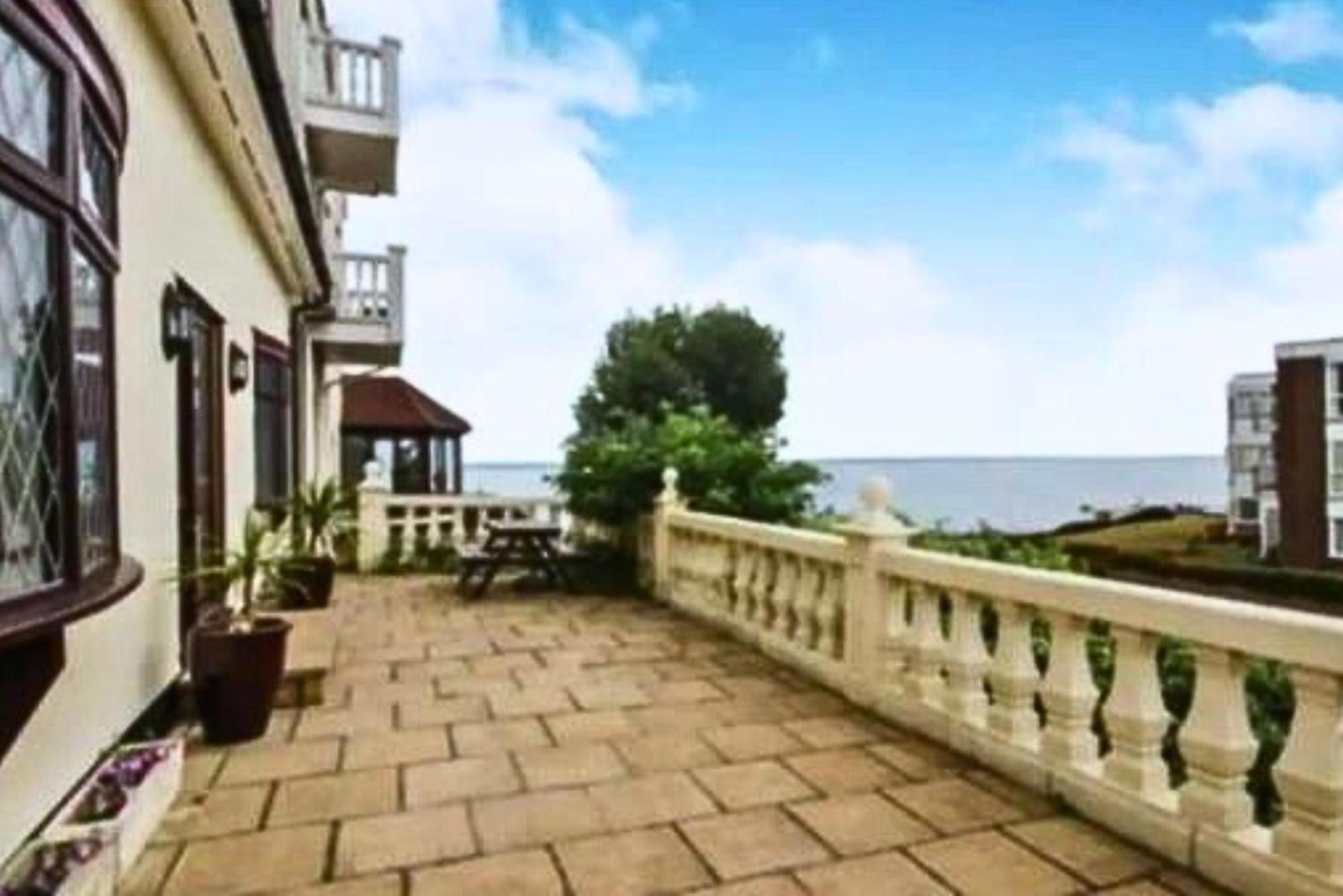 3br Shorefield With Parking, Terrace, Sea View! Nr The & Cliffs Pavillion By Luxiety Serviced * Southend-on-Sea