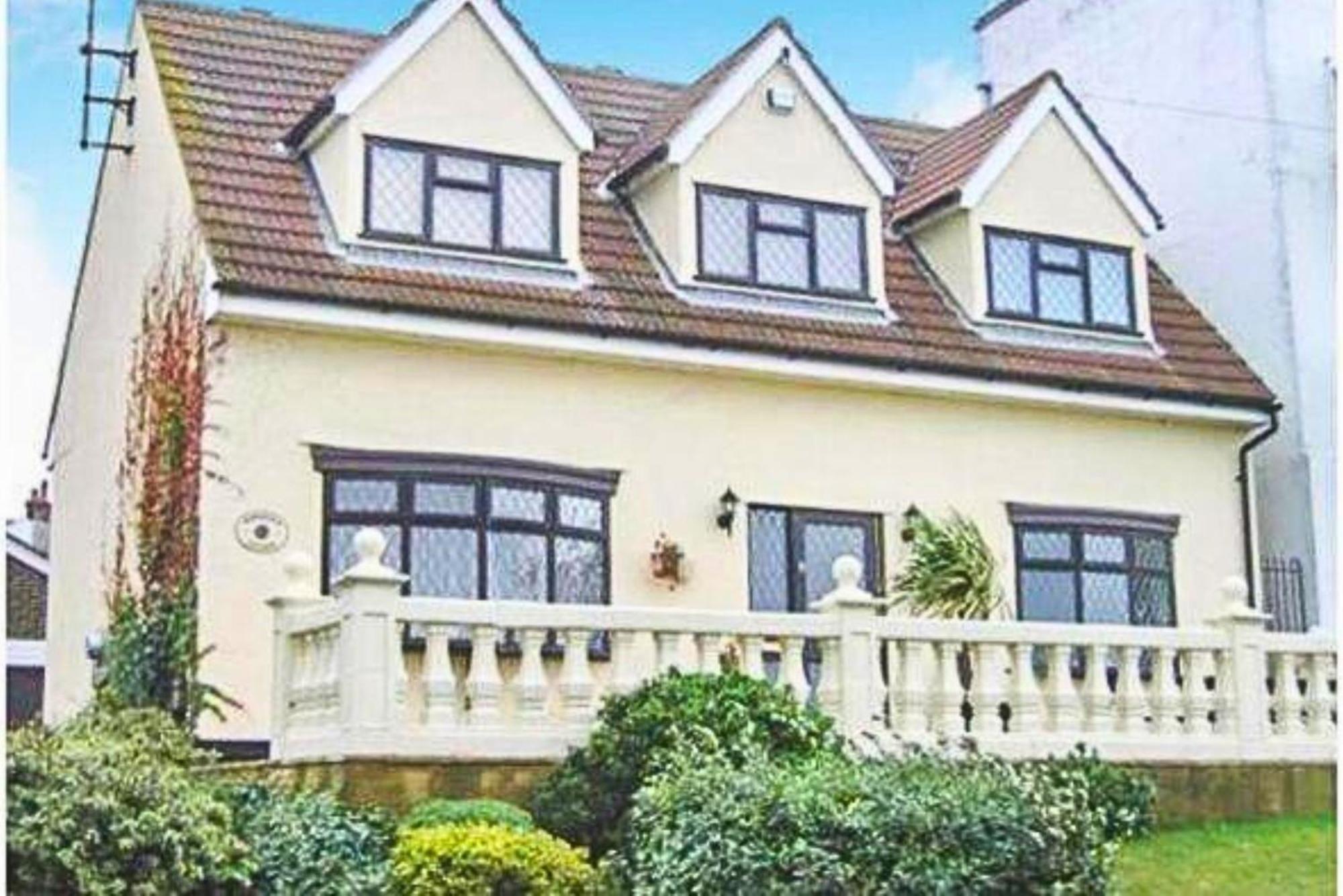 3br Shorefield With Parking, Terrace, Sea View! Nr The & Cliffs Pavillion By Luxiety Serviced Holiday home