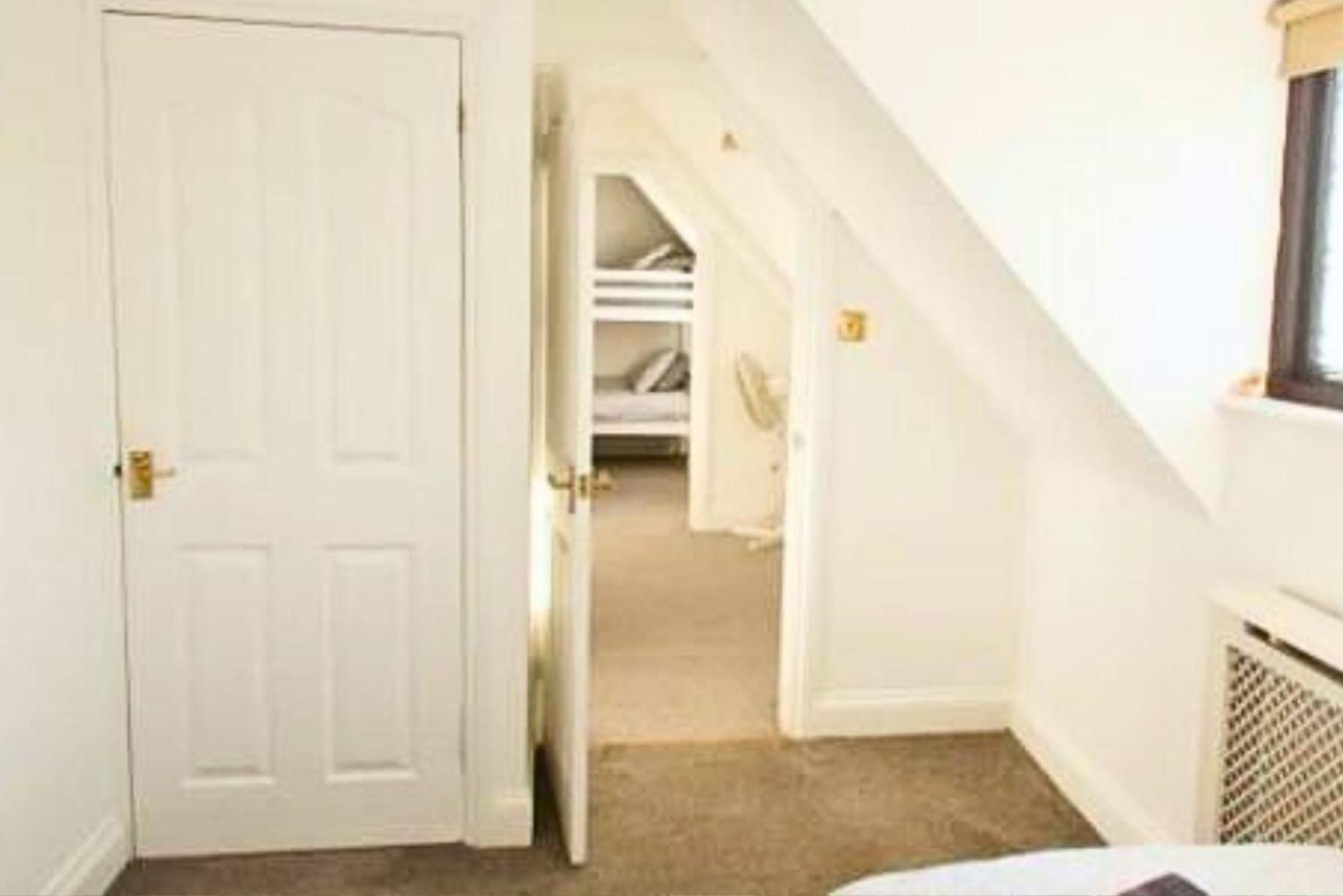3br Shorefield With Parking, Terrace, Sea View! Nr The & Cliffs Pavillion By Luxiety Serviced * Southend-on-Sea